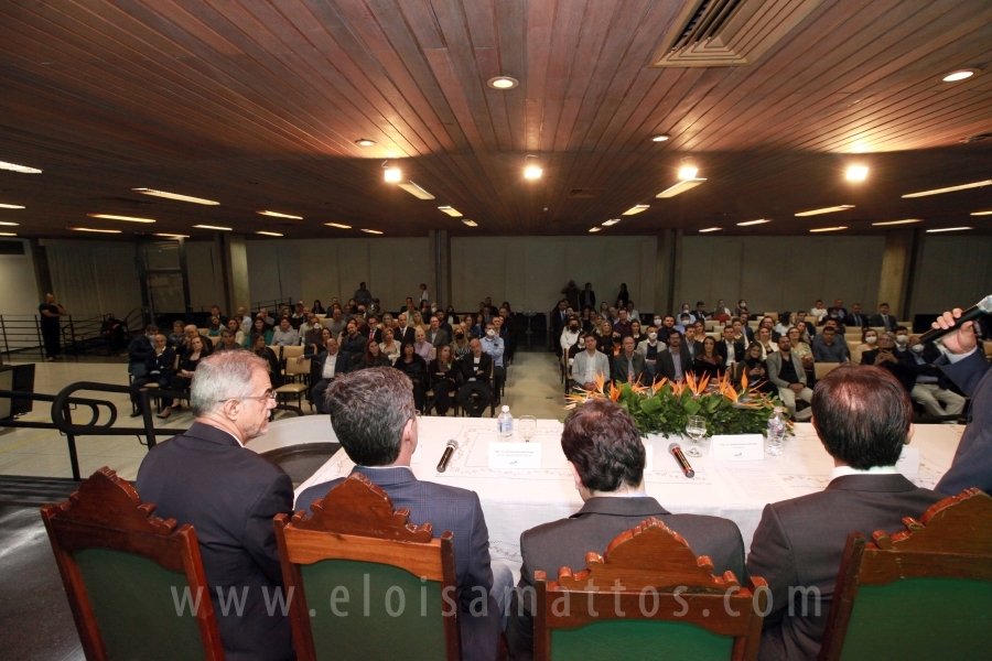 HOMENAGEM DA SMC AOS MÉDICOS E PROFISSIONAIS DA SAÚDE QUE TRABALHARAM NA LUTA CONTRA O COVID-19 - Eloisa Mattos