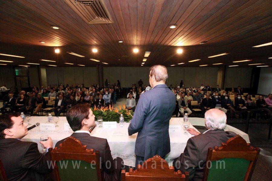 HOMENAGEM DA SMC AOS MÉDICOS E PROFISSIONAIS DA SAÚDE QUE TRABALHARAM NA LUTA CONTRA O COVID-19 - Eloisa Mattos