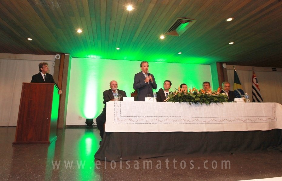 HOMENAGEM DA SMC AOS MÉDICOS E PROFISSIONAIS DA SAÚDE QUE TRABALHARAM NA LUTA CONTRA O COVID-19 - Eloisa Mattos