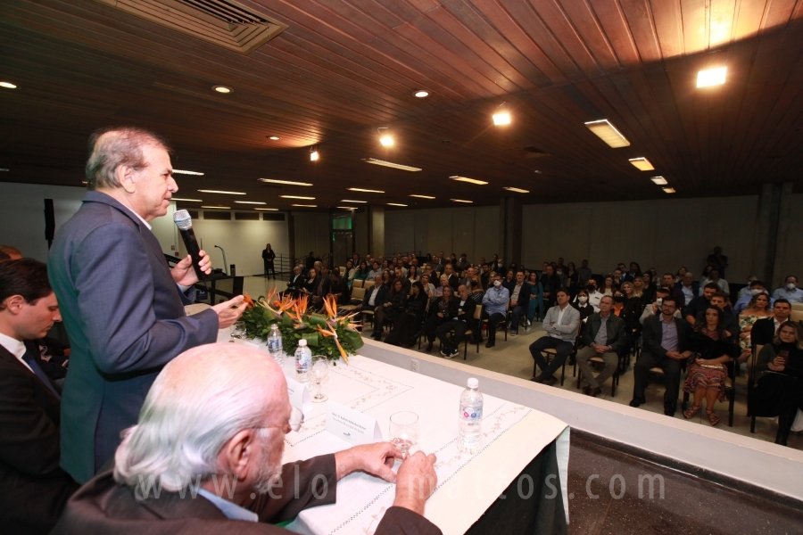 HOMENAGEM DA SMC AOS MÉDICOS E PROFISSIONAIS DA SAÚDE QUE TRABALHARAM NA LUTA CONTRA O COVID-19 - Eloisa Mattos