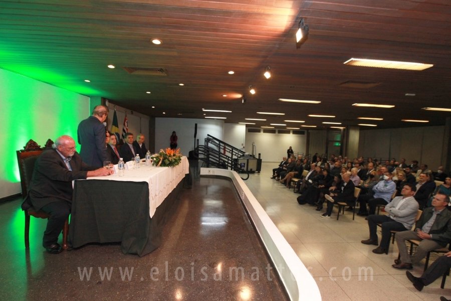HOMENAGEM DA SMC AOS MÉDICOS E PROFISSIONAIS DA SAÚDE QUE TRABALHARAM NA LUTA CONTRA O COVID-19 - Eloisa Mattos