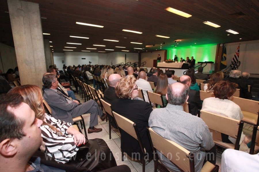 HOMENAGEM DA SMC AOS MÉDICOS E PROFISSIONAIS DA SAÚDE QUE TRABALHARAM NA LUTA CONTRA O COVID-19 - Eloisa Mattos