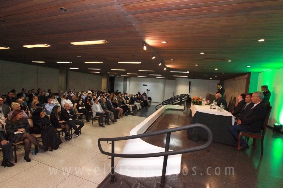 HOMENAGEM DA SMC AOS MÉDICOS E PROFISSIONAIS DA SAÚDE QUE TRABALHARAM NA LUTA CONTRA O COVID-19 - Eloisa Mattos