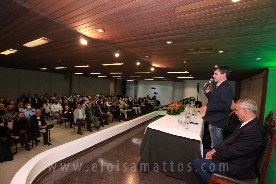 HOMENAGEM DA SMC AOS MÉDICOS E PROFISSIONAIS DA SAÚDE QUE TRABALHARAM NA LUTA CONTRA O COVID-19 - Eloisa Mattos