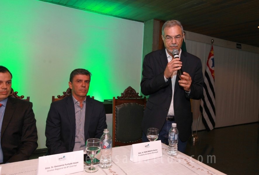 HOMENAGEM DA SMC AOS MÉDICOS E PROFISSIONAIS DA SAÚDE QUE TRABALHARAM NA LUTA CONTRA O COVID-19 - Eloisa Mattos