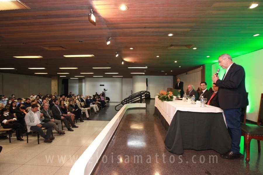 HOMENAGEM DA SMC AOS MÉDICOS E PROFISSIONAIS DA SAÚDE QUE TRABALHARAM NA LUTA CONTRA O COVID-19 - Eloisa Mattos