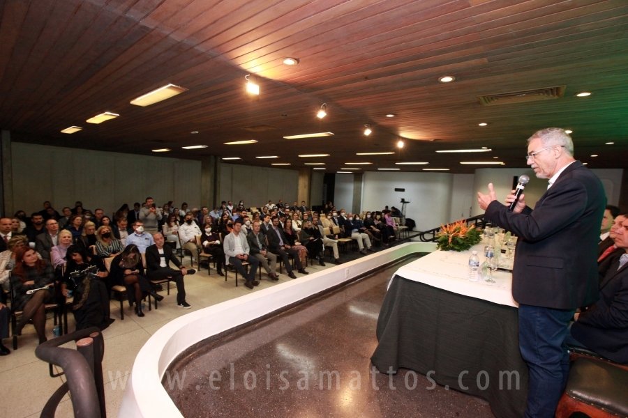 HOMENAGEM DA SMC AOS MÉDICOS E PROFISSIONAIS DA SAÚDE QUE TRABALHARAM NA LUTA CONTRA O COVID-19 - Eloisa Mattos