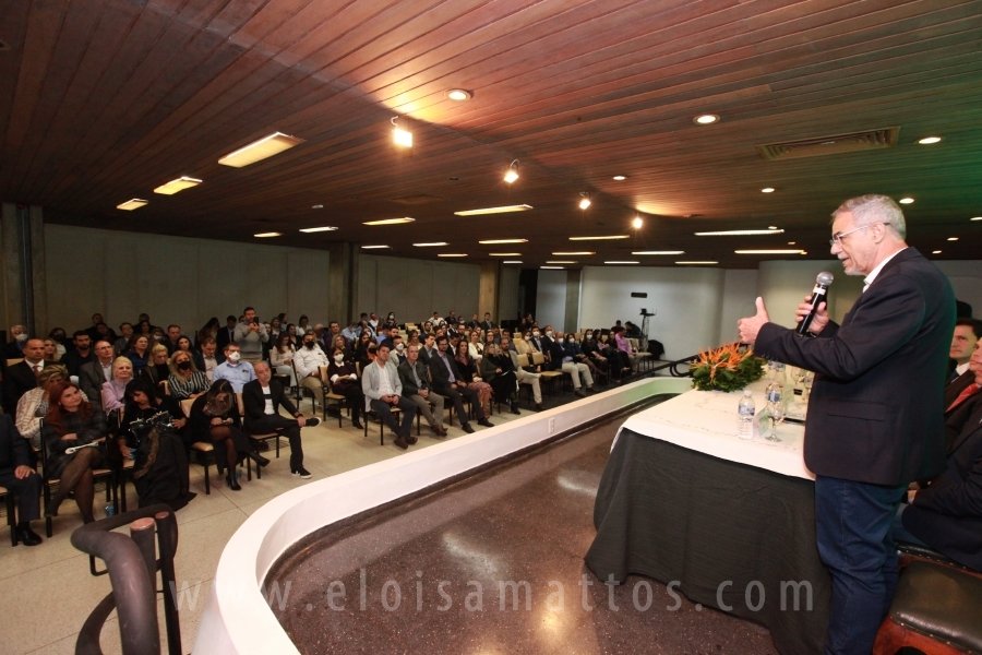 HOMENAGEM DA SMC AOS MÉDICOS E PROFISSIONAIS DA SAÚDE QUE TRABALHARAM NA LUTA CONTRA O COVID-19 - Eloisa Mattos