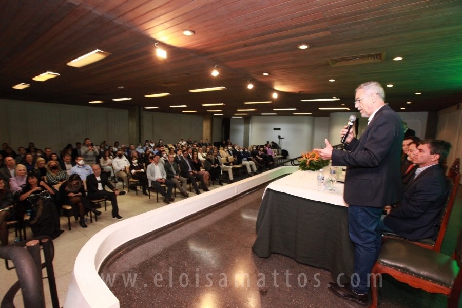 HOMENAGEM DA SMC AOS MÉDICOS E PROFISSIONAIS DA SAÚDE QUE TRABALHARAM NA LUTA CONTRA O COVID-19 - Eloisa Mattos