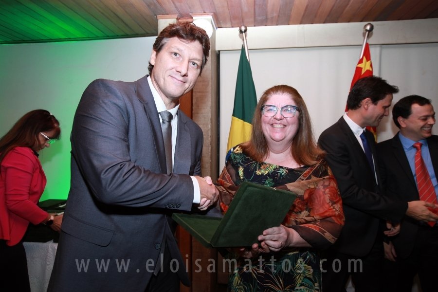 HOMENAGEM DA SMC AOS MÉDICOS E PROFISSIONAIS DA SAÚDE QUE TRABALHARAM NA LUTA CONTRA O COVID-19 - Eloisa Mattos