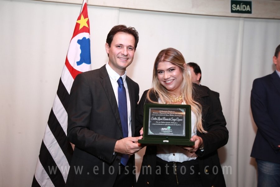 HOMENAGEM DA SMC AOS MÉDICOS E PROFISSIONAIS DA SAÚDE QUE TRABALHARAM NA LUTA CONTRA O COVID-19 - Eloisa Mattos