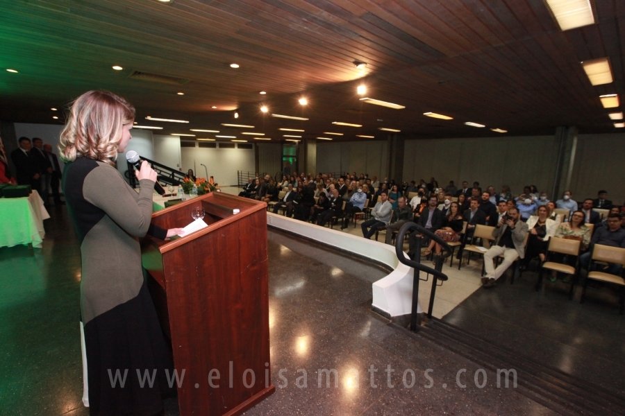 HOMENAGEM DA SMC AOS MÉDICOS E PROFISSIONAIS DA SAÚDE QUE TRABALHARAM NA LUTA CONTRA O COVID-19 - Eloisa Mattos