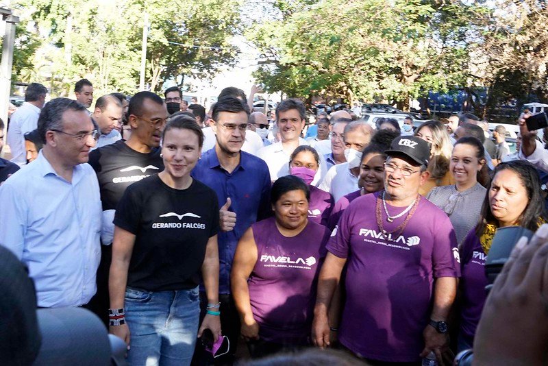COMEÇA A DEMOLIÇÃO DOS BARRACOS DA FAVELA MARTE