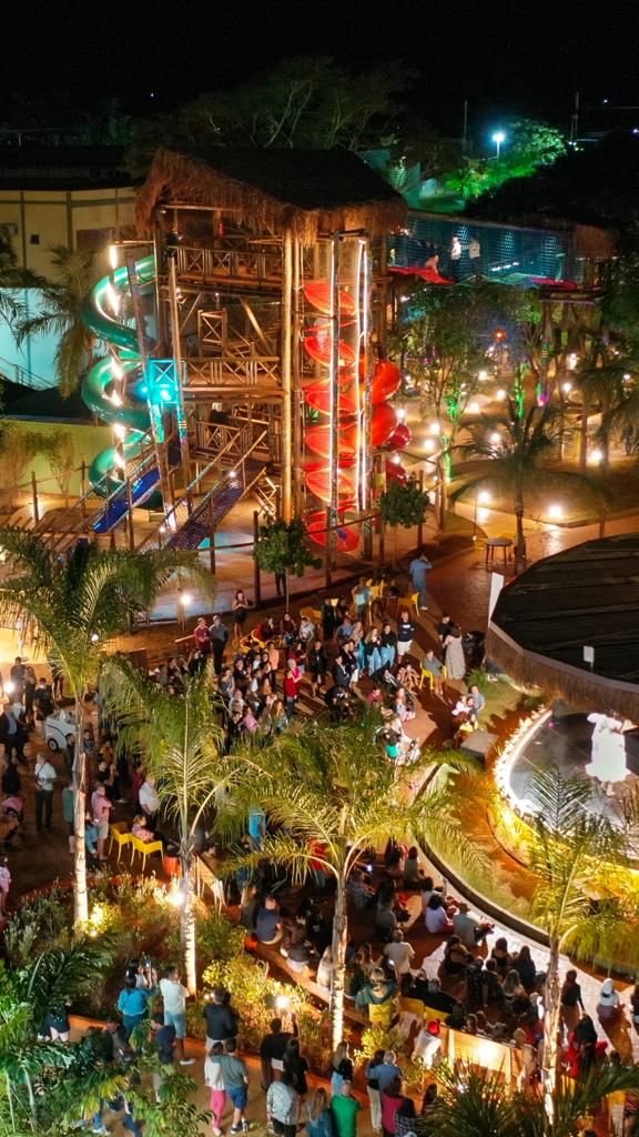 INAUGURADA A VILA GUARANI, A DIVERSÃO DE FIM DE TARDE E NOITE NO HOT BEACH OFICIAL