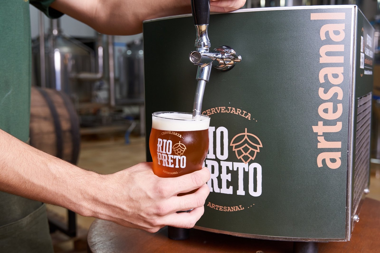 CERVEJARIA RIO PRETO INAUGURA NOVO CONCEITO DE FÁBRICA BAR COM CHOPP E CERVEJAS ARTESANAIS