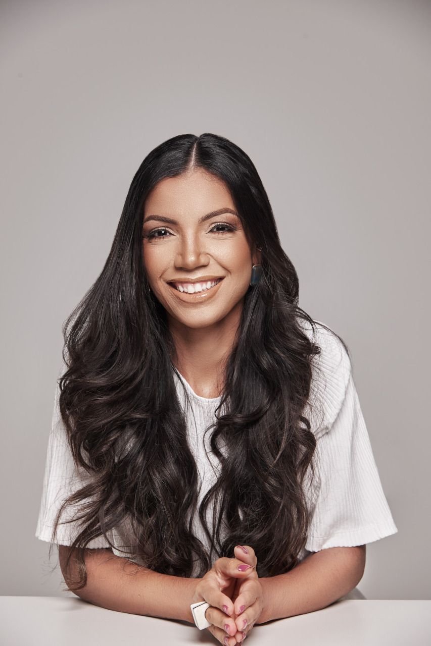 AMANDA OLIVEIRA, CEO DO INSTITUTO VALQUÍRIAS WORLD, LANÇA LIVRO CONTANTO SOBRE SEU EMPREENDEDORISMO