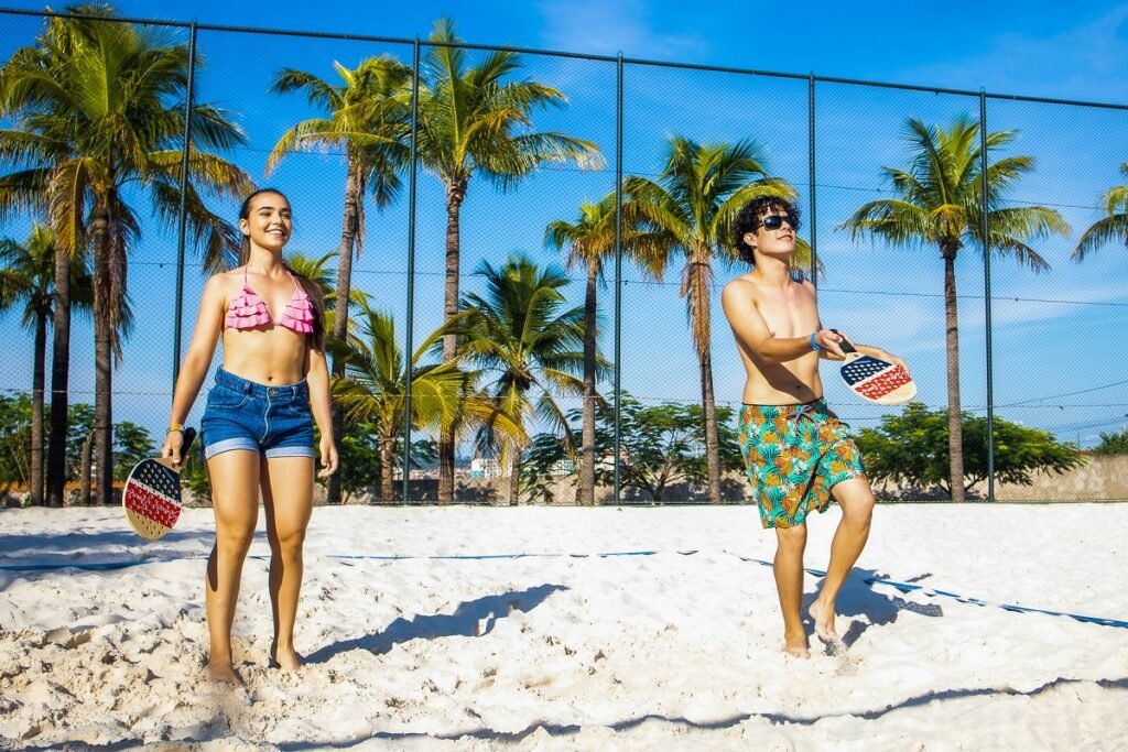 Nas Férias, Hot Beach Oferece Clínicas de Slake Line, Futvôlei e Beach Tênnis e Vôlei