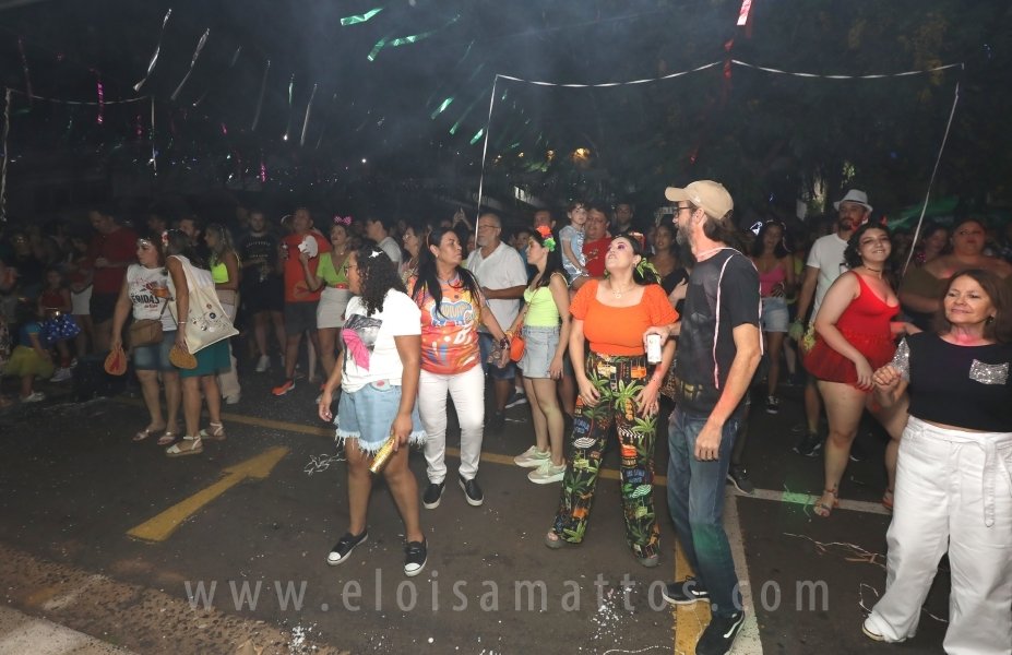 BLOCO CAPIVARA ANIMA A SEXTA-FERA DO CARNAVAL DE RUA EM RIOPRETO - Eloisa Mattos
