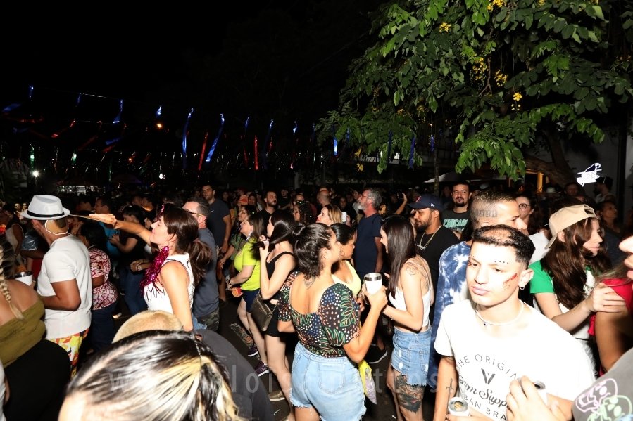 BLOCO CAPIVARA ANIMA A SEXTA-FERA DO CARNAVAL DE RUA EM RIOPRETO - Eloisa Mattos