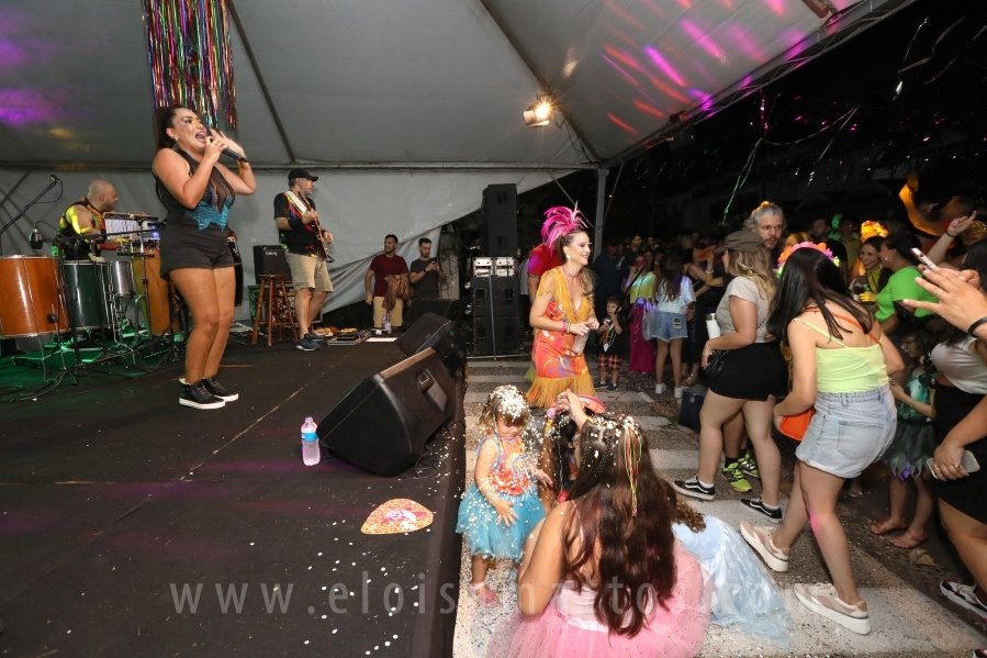 BLOCO CAPIVARA ANIMA A SEXTA-FERA DO CARNAVAL DE RUA EM RIOPRETO - Eloisa Mattos