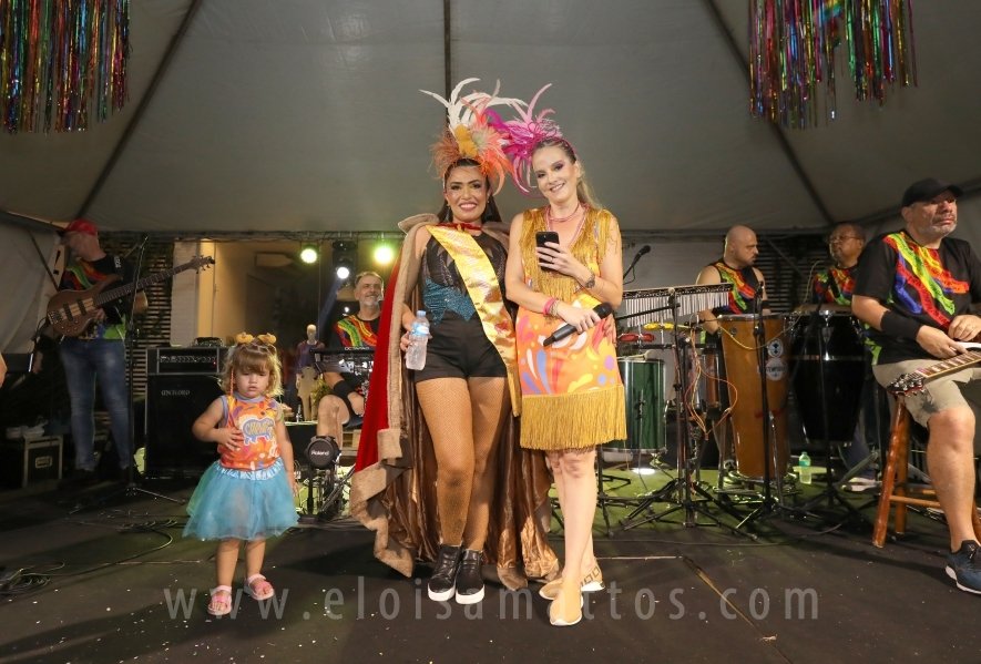 BLOCO CAPIVARA ANIMA A SEXTA-FERA DO CARNAVAL DE RUA EM RIOPRETO - Eloisa Mattos