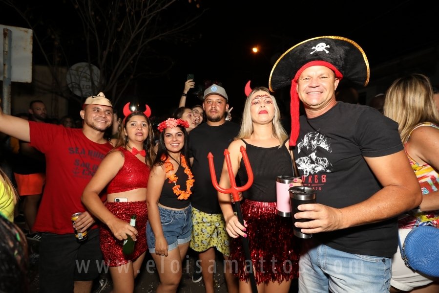 BLOCO CAPIVARA ANIMA A SEXTA-FERA DO CARNAVAL DE RUA EM RIOPRETO - Eloisa Mattos