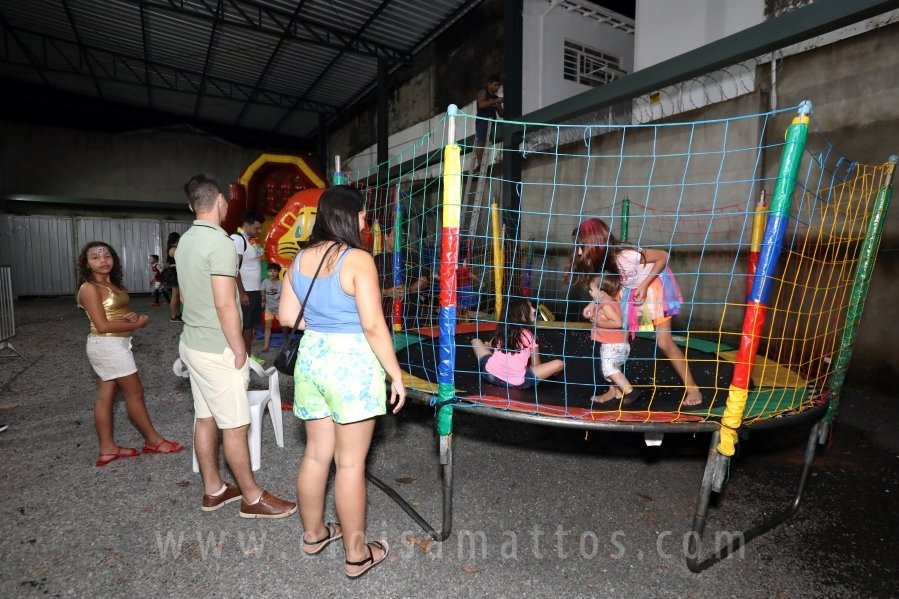 BLOCO CAPIVARA ANIMA A SEXTA-FERA DO CARNAVAL DE RUA EM RIOPRETO - Eloisa Mattos