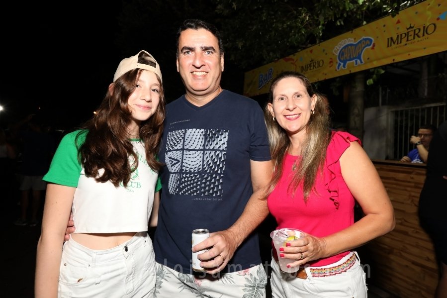 BLOCO CAPIVARA ANIMA A SEXTA-FERA DO CARNAVAL DE RUA EM RIOPRETO - Eloisa Mattos