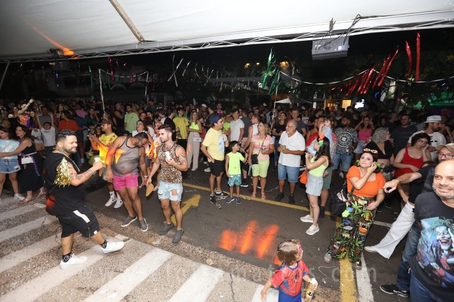 BLOCO CAPIVARA ANIMA A SEXTA-FERA DO CARNAVAL DE RUA EM RIOPRETO - Eloisa Mattos