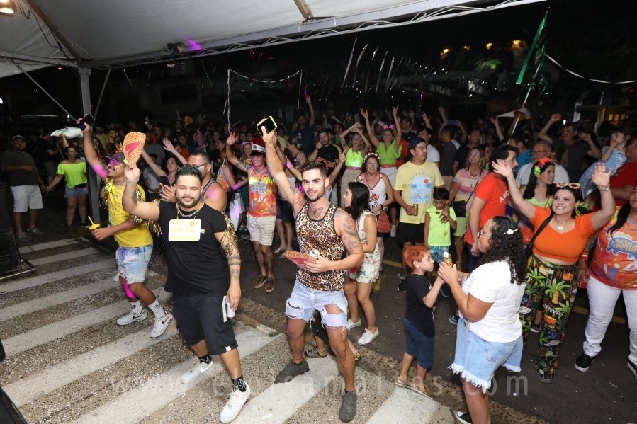 BLOCO CAPIVARA ANIMA A SEXTA-FERA DO CARNAVAL DE RUA EM RIOPRETO - Eloisa Mattos