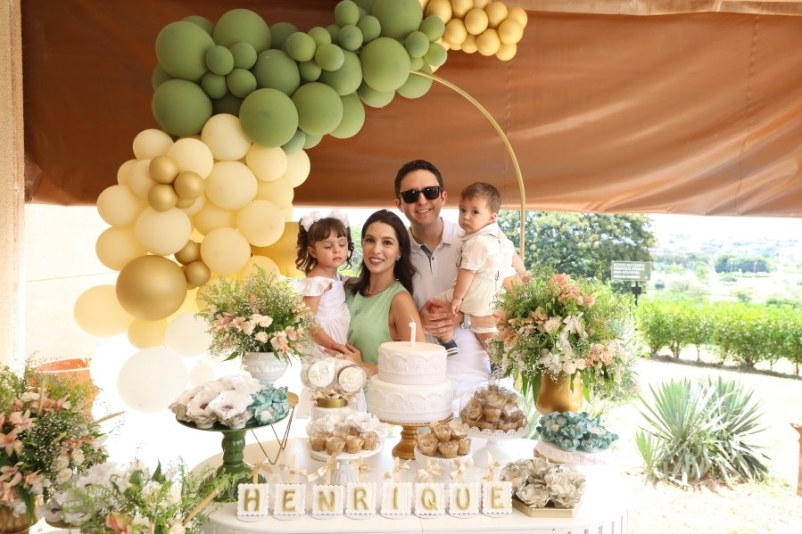 BATIZADO E ANIVERSÁRIO DE 1 ANO DE HENRIQUE AMORIM CAPARROZ - Eloisa Mattos