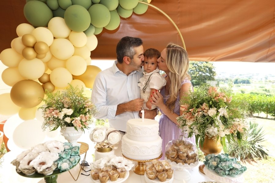 BATIZADO E ANIVERSÁRIO DE 1 ANO DE HENRIQUE AMORIM CAPARROZ - Eloisa Mattos