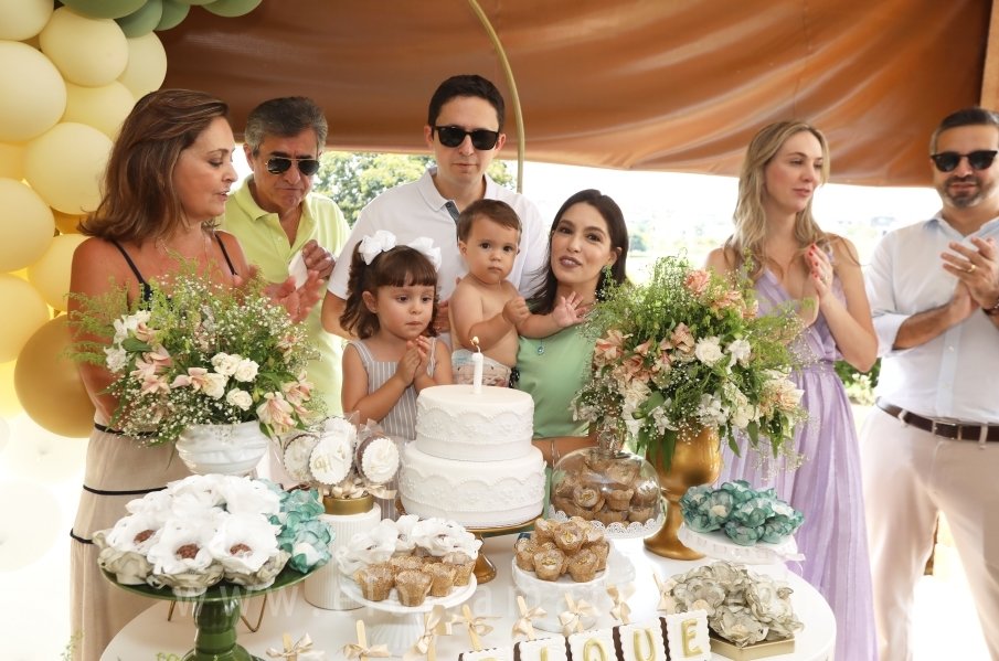 BATIZADO E ANIVERSÁRIO DE 1 ANO DE HENRIQUE AMORIM CAPARROZ - Eloisa Mattos