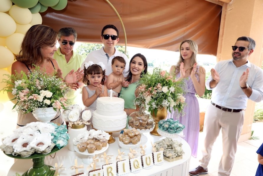 BATIZADO E ANIVERSÁRIO DE 1 ANO DE HENRIQUE AMORIM CAPARROZ - Eloisa Mattos