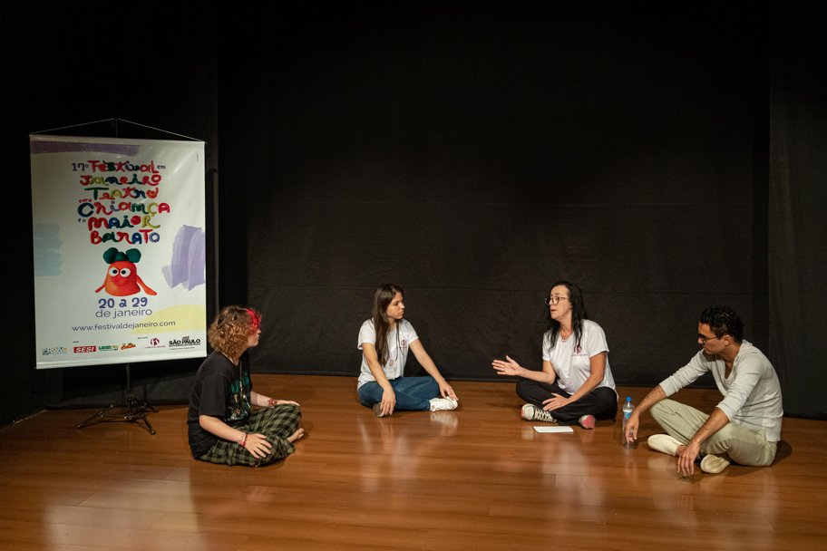 CIA FÁBRICA DOS SONHOS PROMOVE AULA DE TEATRO PARA JOVEM E ADULTO