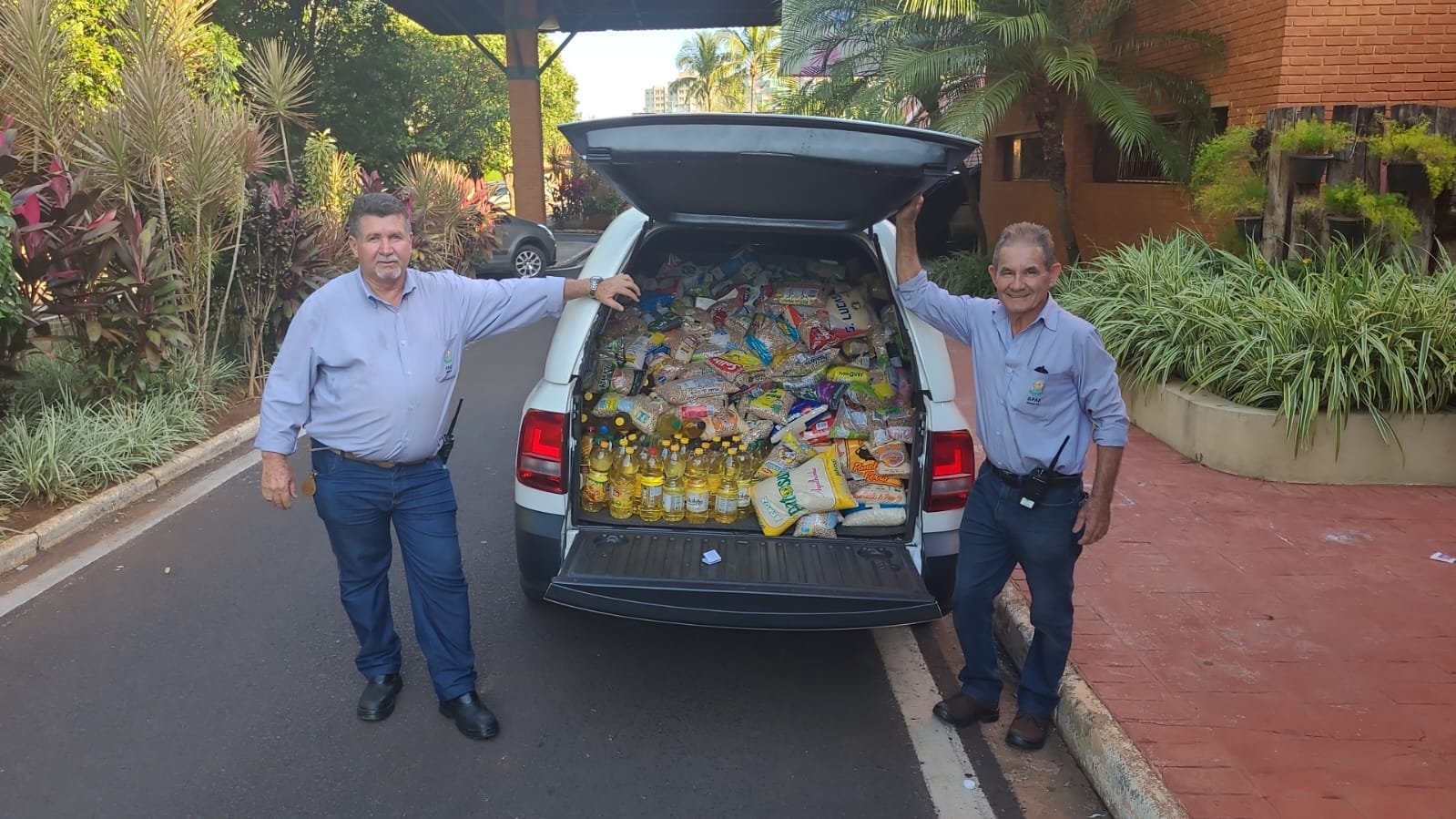 THERMAS DOS LARANJAIS ARRECADA 60 TONELADAS DE ALIMENTOS EM DUAS SEMANAS