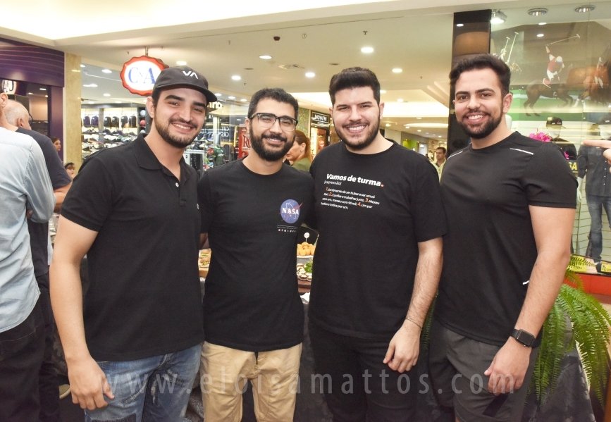 COQUETEL DE ABERTURA DA 14ª EDIÇÃO DA EXPOSIÇÃO “MÃES E FILHOS EM FOCO” ELOISA MATTOS E RIOPRETO SHOPPING - Eloisa Mattos