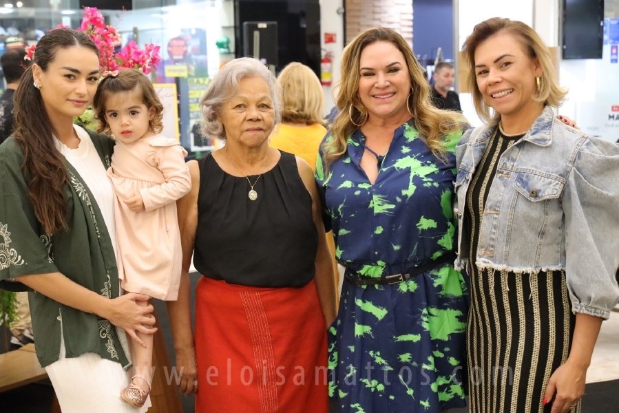 COQUETEL DE ABERTURA DA 14ª EDIÇÃO DA EXPOSIÇÃO “MÃES E FILHOS EM FOCO” ELOISA MATTOS E RIOPRETO SHOPPING - Eloisa Mattos