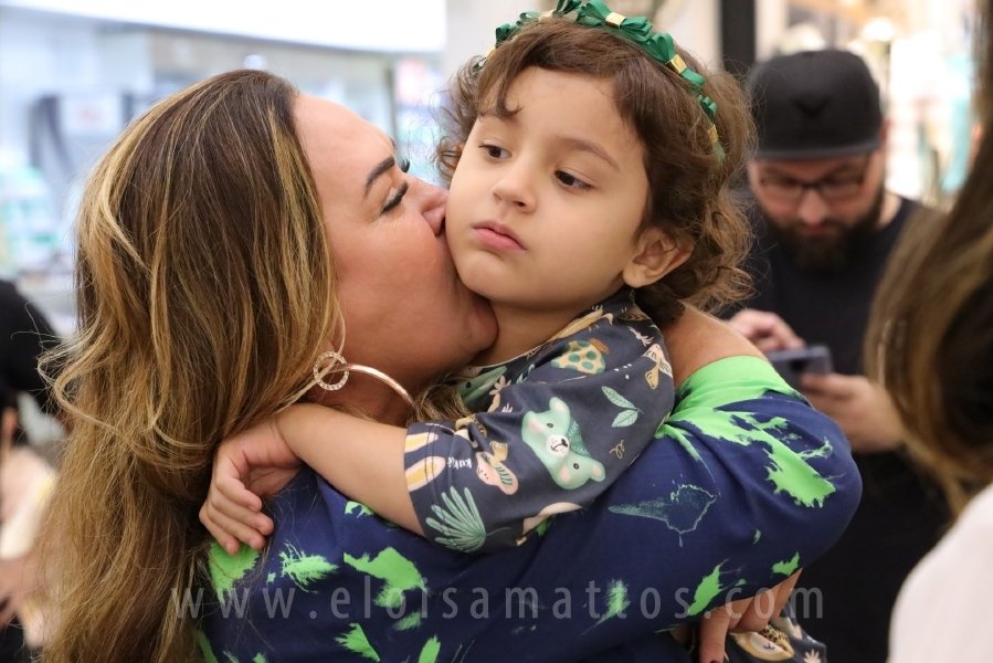 COQUETEL DE ABERTURA DA 14ª EDIÇÃO DA EXPOSIÇÃO “MÃES E FILHOS EM FOCO” ELOISA MATTOS E RIOPRETO SHOPPING - Eloisa Mattos