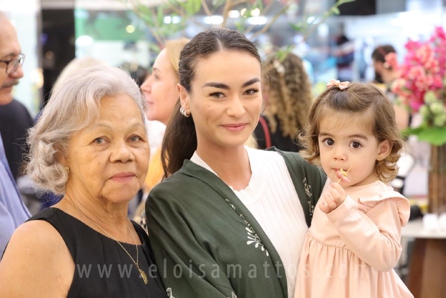 COQUETEL DE ABERTURA DA 14ª EDIÇÃO DA EXPOSIÇÃO “MÃES E FILHOS EM FOCO” ELOISA MATTOS E RIOPRETO SHOPPING - Eloisa Mattos