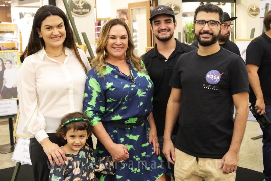 COQUETEL DE ABERTURA DA 14ª EDIÇÃO DA EXPOSIÇÃO “MÃES E FILHOS EM FOCO” ELOISA MATTOS E RIOPRETO SHOPPING - Eloisa Mattos