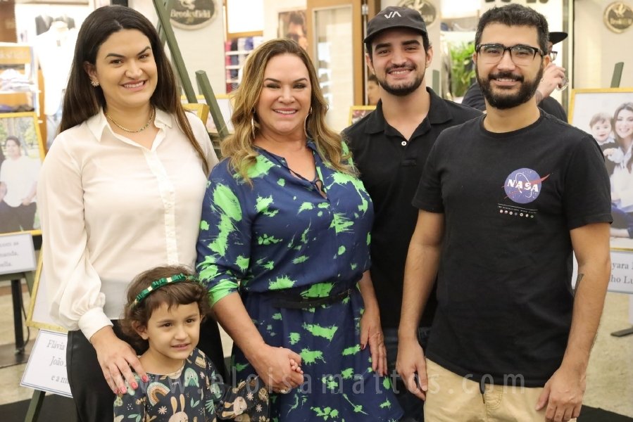 COQUETEL DE ABERTURA DA 14ª EDIÇÃO DA EXPOSIÇÃO “MÃES E FILHOS EM FOCO” ELOISA MATTOS E RIOPRETO SHOPPING - Eloisa Mattos