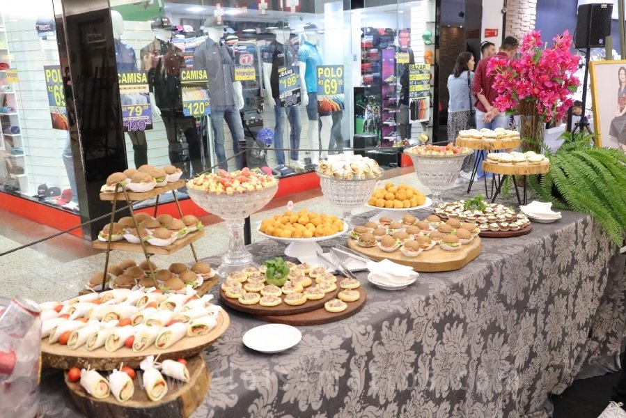 COQUETEL DE ABERTURA DA 14ª EDIÇÃO DA EXPOSIÇÃO “MÃES E FILHOS EM FOCO” ELOISA MATTOS E RIOPRETO SHOPPING - Eloisa Mattos