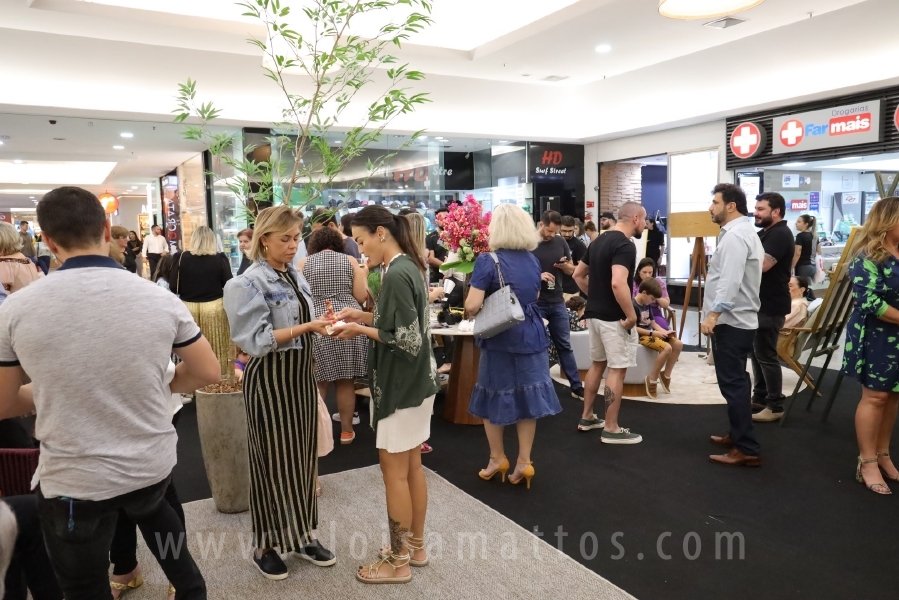 COQUETEL DE ABERTURA DA 14ª EDIÇÃO DA EXPOSIÇÃO “MÃES E FILHOS EM FOCO” ELOISA MATTOS E RIOPRETO SHOPPING - Eloisa Mattos