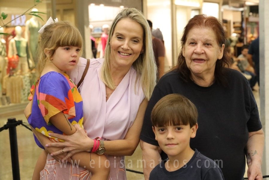 COQUETEL DE ABERTURA DA 14ª EDIÇÃO DA EXPOSIÇÃO “MÃES E FILHOS EM FOCO” ELOISA MATTOS E RIOPRETO SHOPPING - Eloisa Mattos