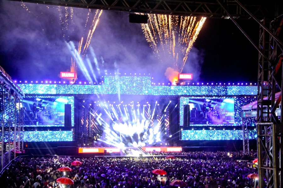 ENCONTRO DE GERAÇÕES E MEGAPALCO CHAMAM ATENÇÃO NA PRIMEIRA NOITE DO COUNTRY BULLS