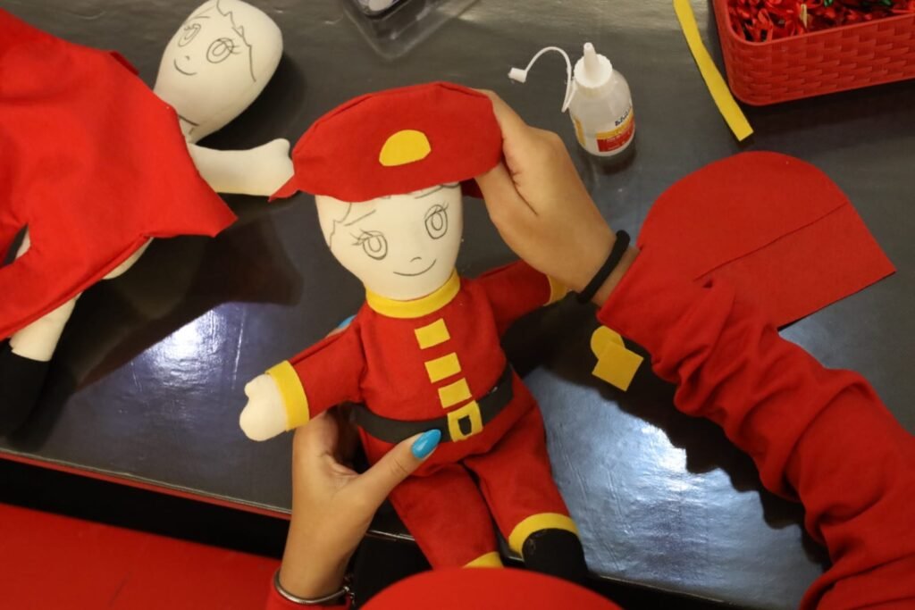 Riopreto Shopping Convoca as Crianças para uma Aventura com os Bombeiros em Sua Campanha de Férias