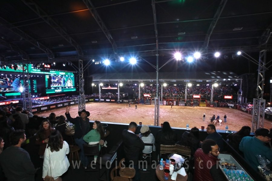 RIO PRETO COUNTRY BULLS DIA 13/07 – ANA CASTELA E CLAYTON E ROMÁRIO - Eloisa Mattos