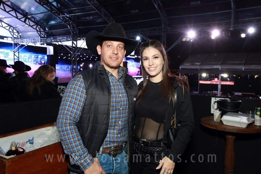 RIO PRETO COUNTRY BULLS DIA 13/07 – ANA CASTELA E CLAYTON E ROMÁRIO - Eloisa Mattos