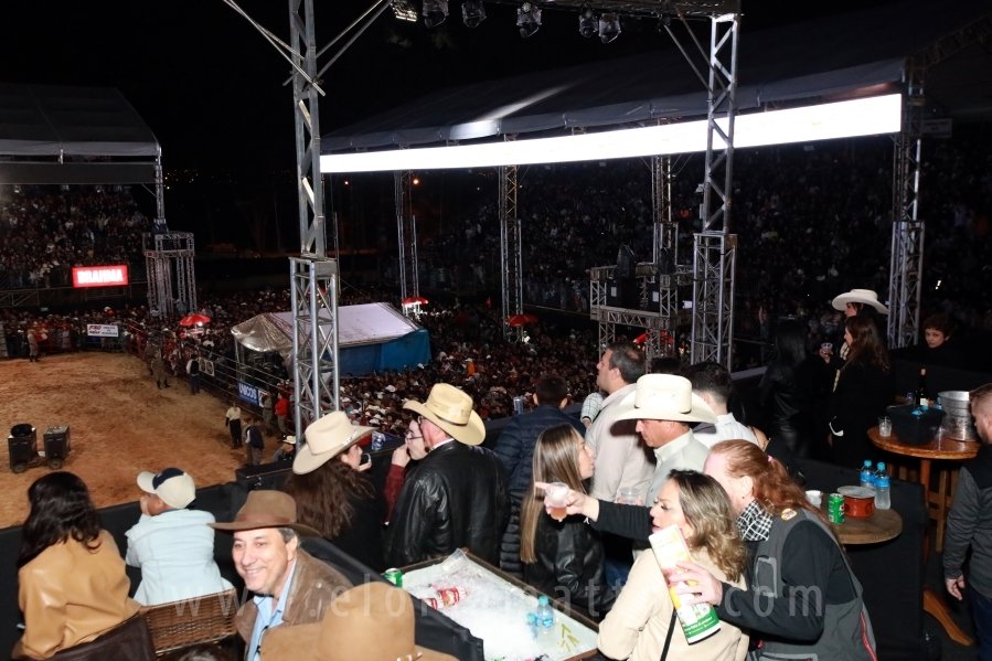 RIO PRETO COUNTRY BULLS DIA 13/07 – ANA CASTELA E CLAYTON E ROMÁRIO - Eloisa Mattos